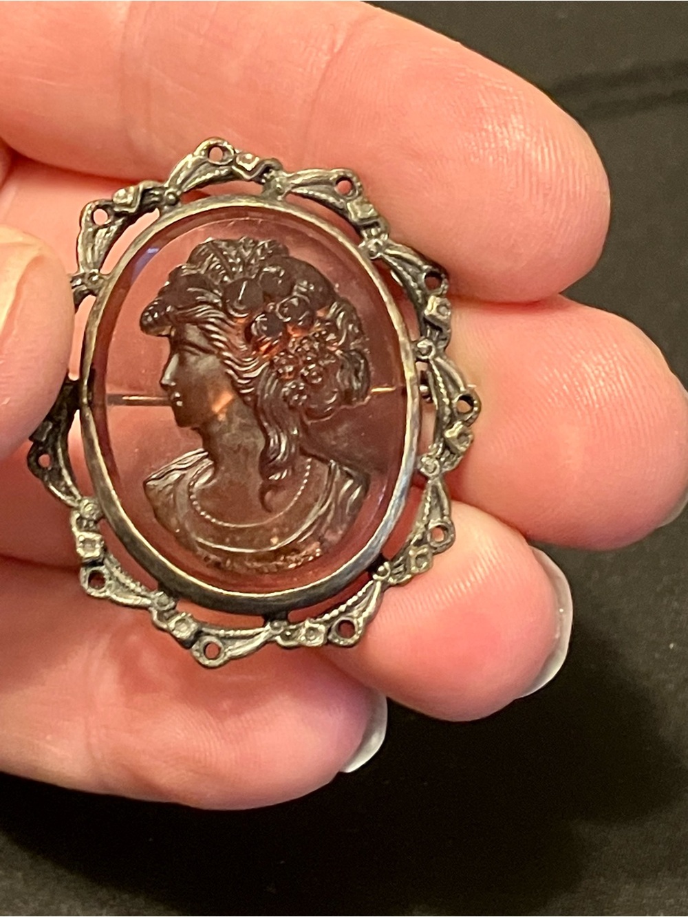 ANTIQUE AMETHYST GLASS CAMEO BROOCH C-CLASP